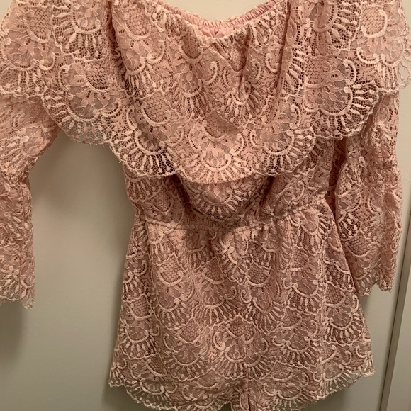 BB DAKOTA LACE ROMPER - Picture 3 of 6